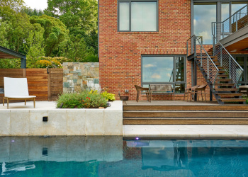 Custom pool design in Alexandria with a contemporary look, blending with the surroundings.