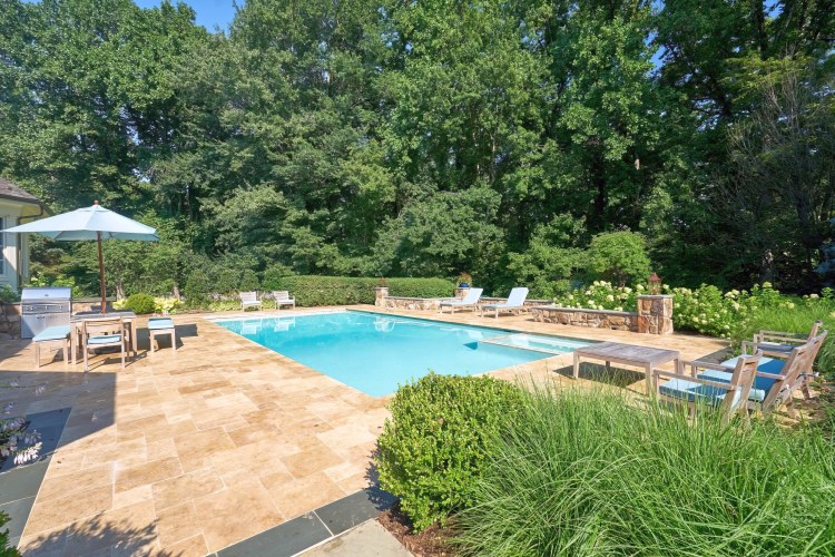 Classic-Hamptons-Style-Retreat-03