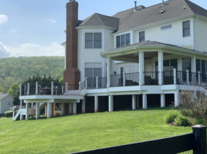 Custom deck builder in Leesburg