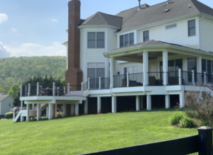 Custom deck builder in Leesburg